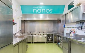 decoración interior de guardería Nanos en Seseña cocina