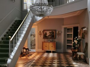 escalera de casa reina en el decorado para la serie "Sueños de Libertad" acabados mármol