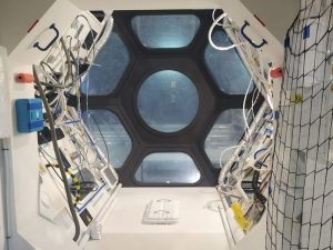 Fabricación decorado para anuncio telefónica navidad 2023, nave espacial interior